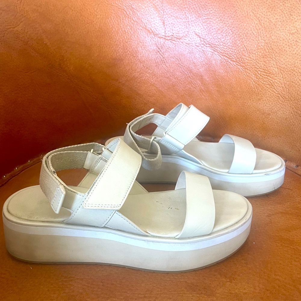 Everlane beige platform sandals with Velcro, size 7